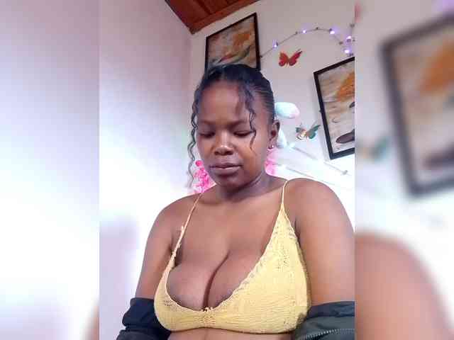 Modèle: Sayrahsexy