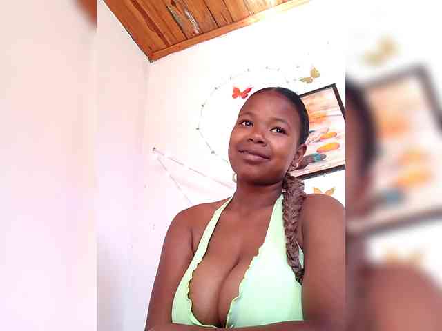 Sayrahsexy webcam