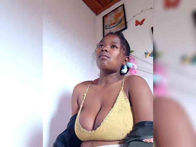 Sayrahsexy Live Webcam on BongaCams