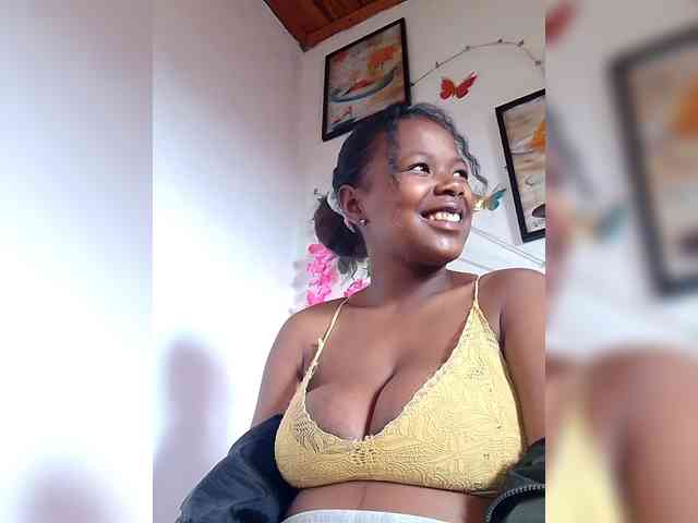Sayrahsexy Live Webcam on BongaCams