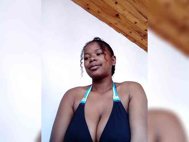 Modèle: Sayrahsexy