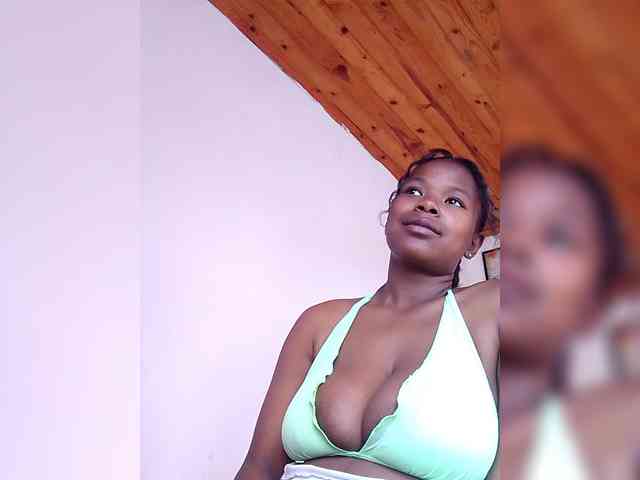 Modèle: Sayrahsexy