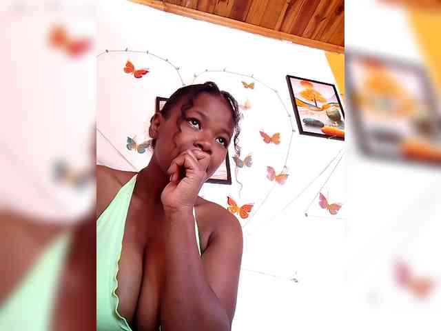 Sayrahsexy webcam