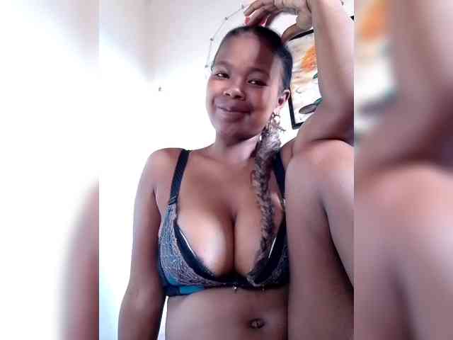 Modèle: Sayrahsexy