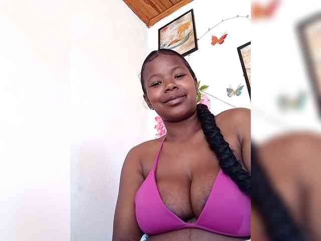 Modèle: Sayrahsexy