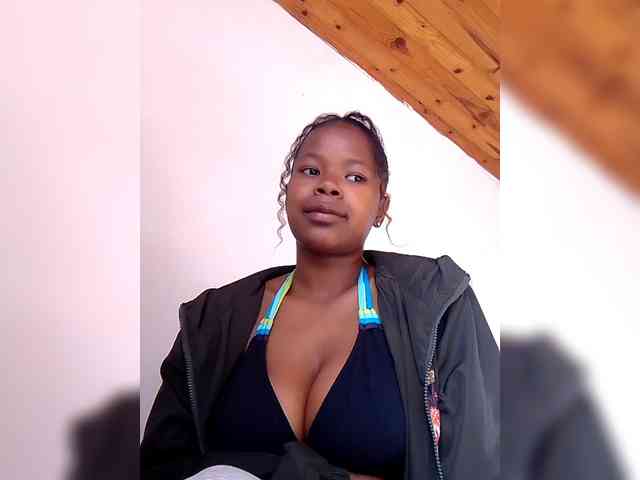 Modèle: Sayrahsexy