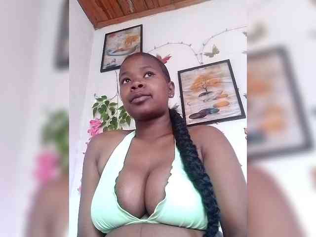 Sayrahsexy webcam