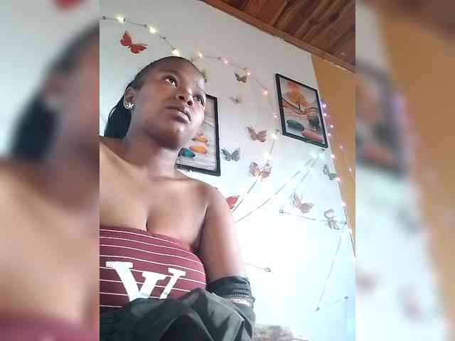 Sayrahsexy webcam