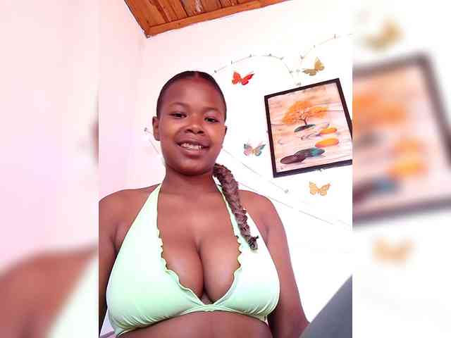 Sayrahsexy webcam