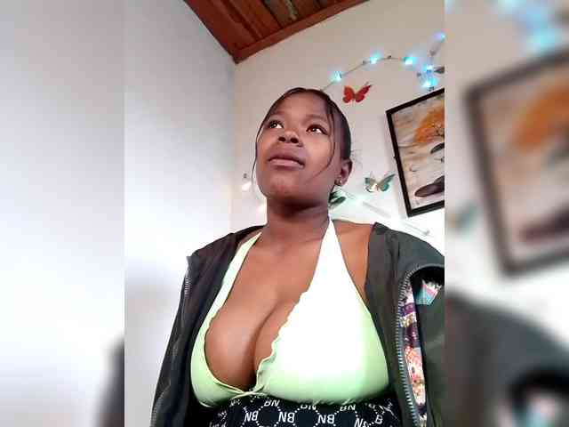 Modèle: Sayrahsexy