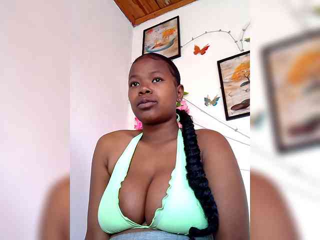 Modèle: Sayrahsexy