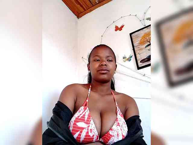 Modèle: Sayrahsexy