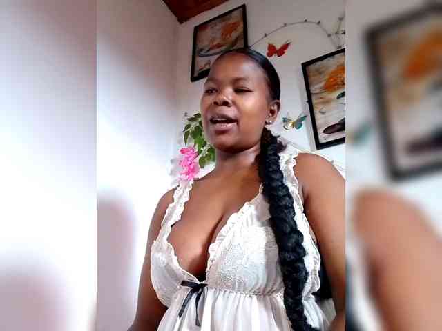 Sayrahsexy webcam