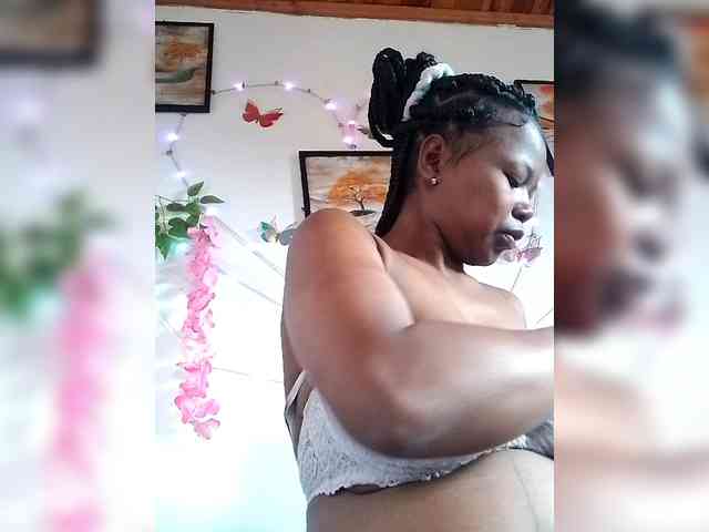 Sayrahsexy webcam
