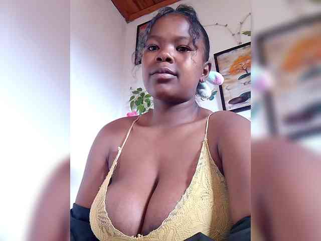 Sayrahsexy Live Webcam on BongaCams