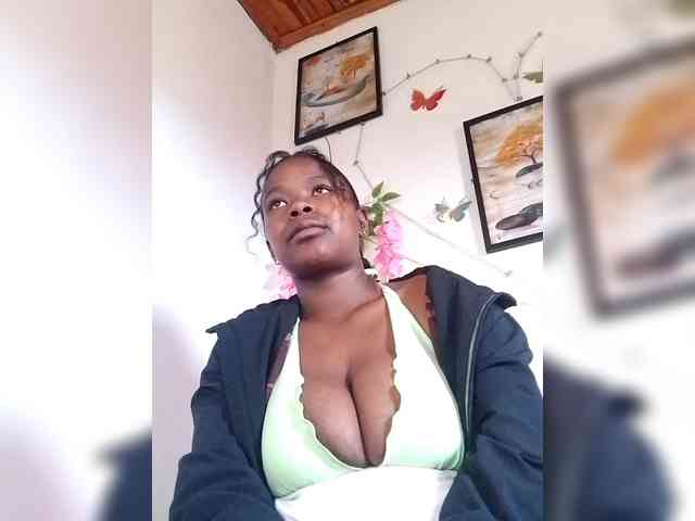 Modèle: Sayrahsexy