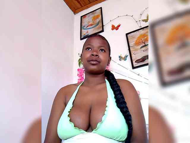 Modèle: Sayrahsexy