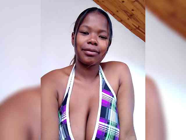 Modèle: Sayrahsexy