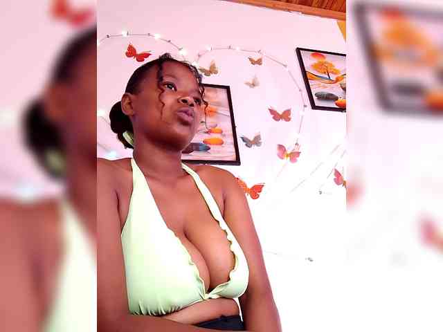 Modèle: Sayrahsexy