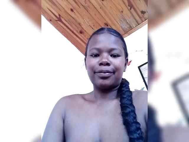 Modèle: Sayrahsexy