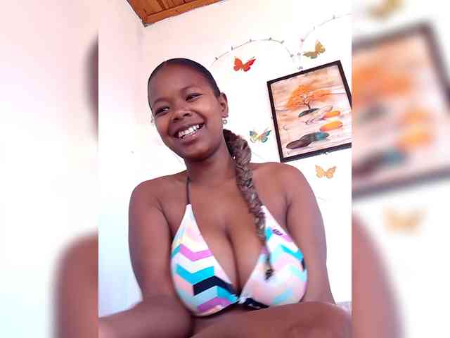 Sayrahsexy webcam