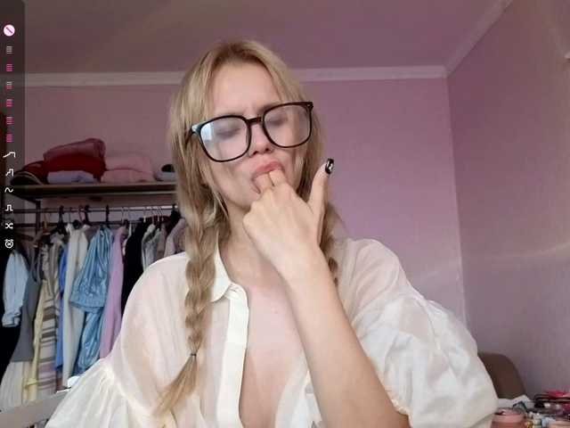 LeilaGerveler live cam on BongaCams
