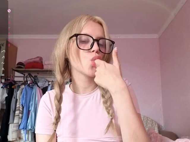 LeilaGerveler live cam on BongaCams