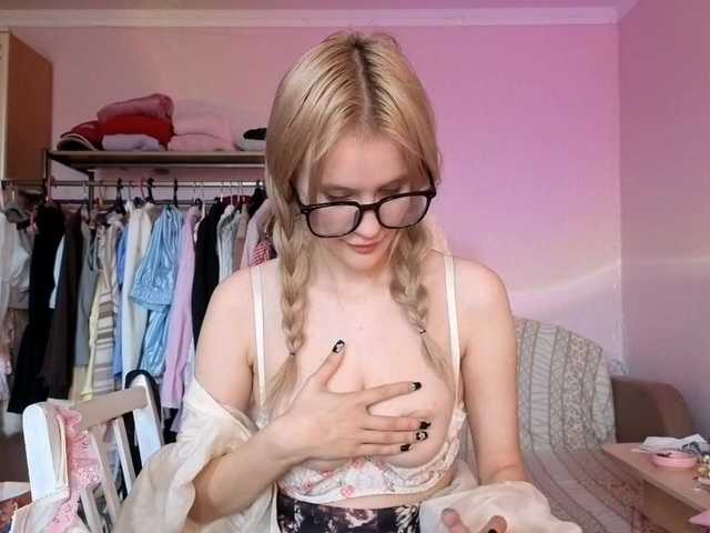 LeilaGerveler live cam on BongaCams