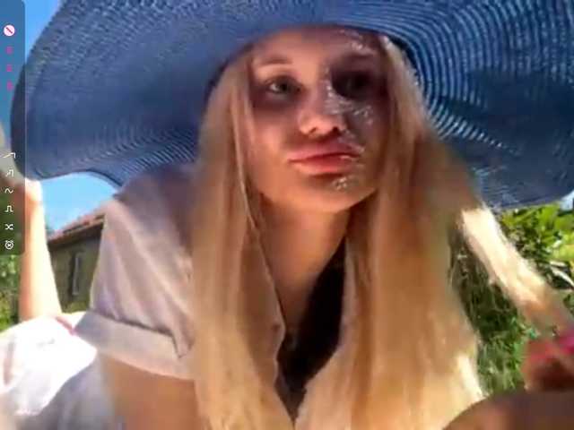 Melissablow live webcam show