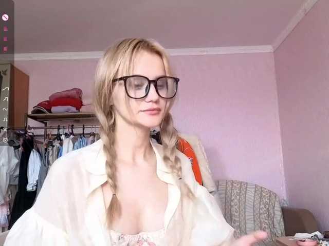 LeilaGerveler live cam on BongaCams
