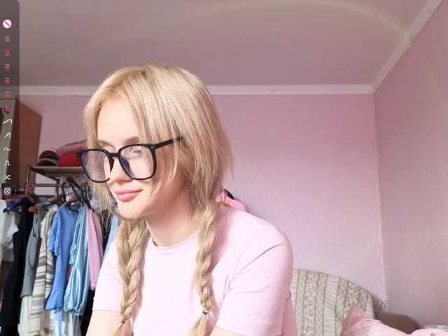 LeilaGerveler live cam on BongaCams
