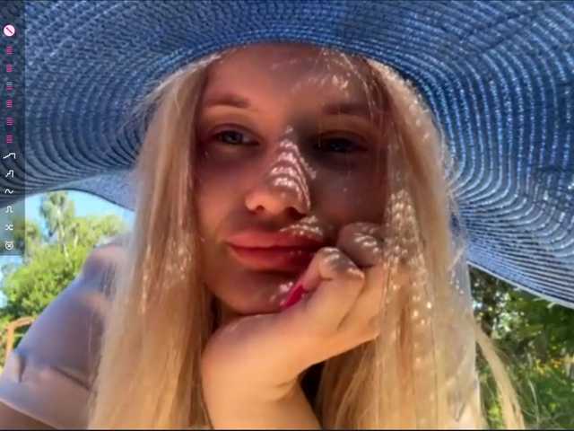 LeilaGerveler live cam on BongaCams