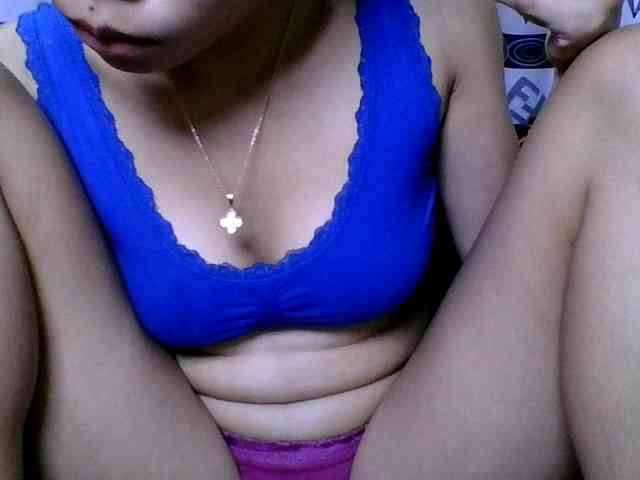 AKANE-WHITE webcam