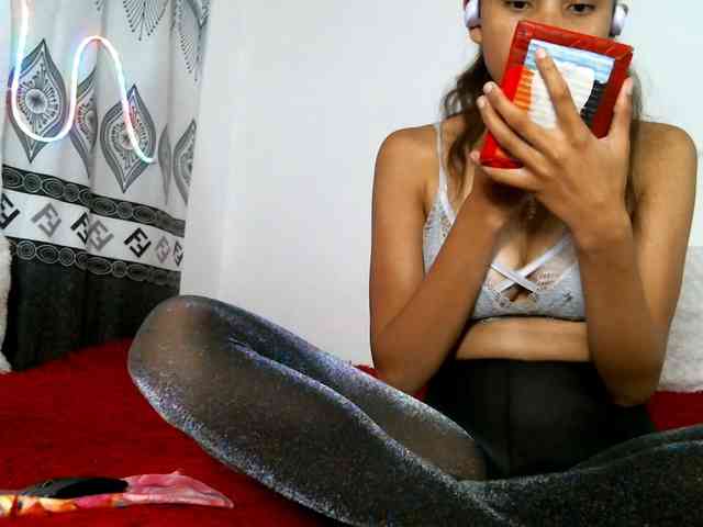 AKANE-WHITE webcam