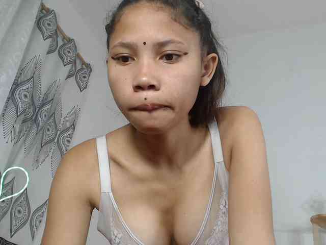 AKANE-WHITE webcam