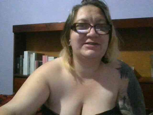 sweetmommy's webcam live show