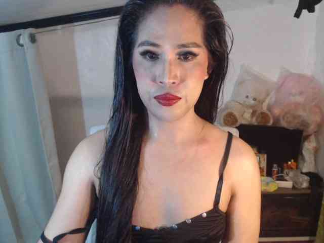 Queenzendaya's cam show statistics and live stream
