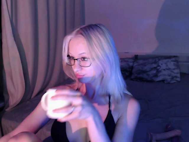 Chloe1love live cam on BongaCams