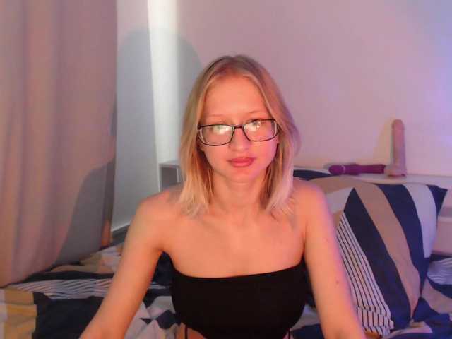 Chloe1love live cam on BongaCams