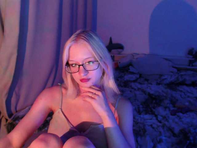 Chloe1love live cam on BongaCams