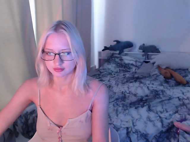 Chloe1love live cam on BongaCams