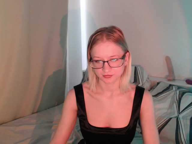 Chloe1love's BongaCams show and profile