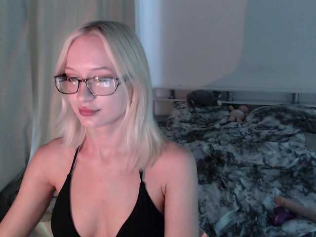 Chloe1love live cam on BongaCams