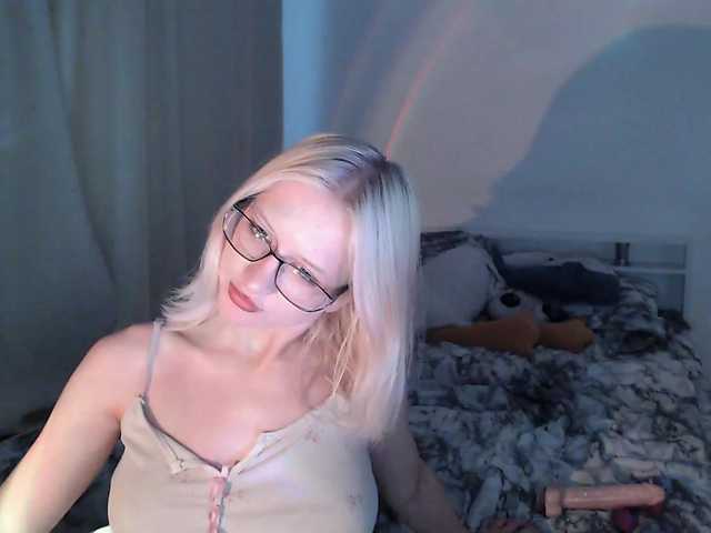 Chloe1love live cam on BongaCams