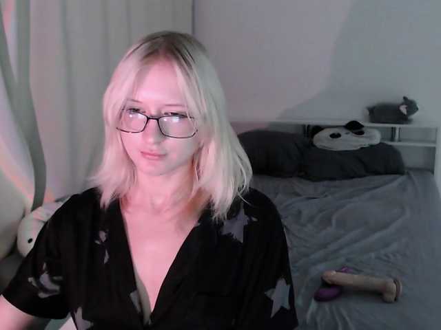 Chloe1love live cam on BongaCams
