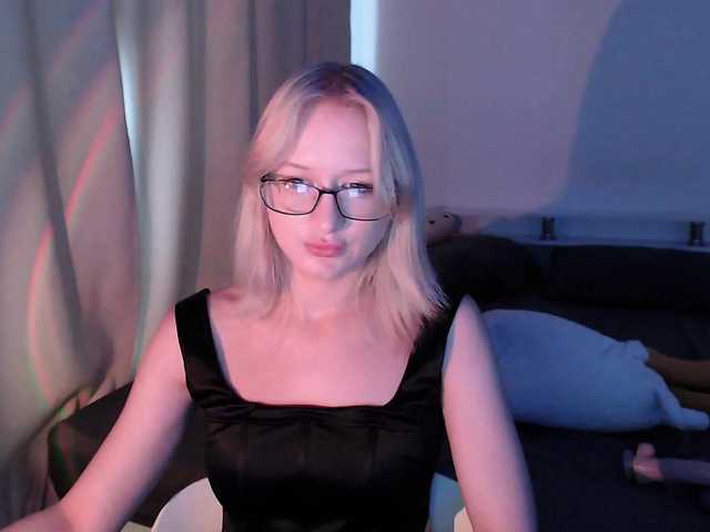 Chloe1love live cam on BongaCams