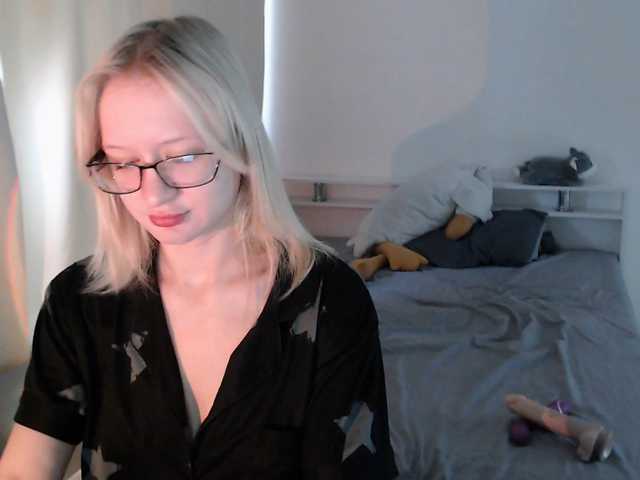 Chloe1love live cam on BongaCams