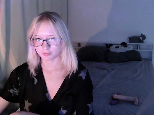 Chloe1love live cam on BongaCams