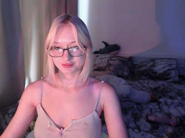 Chloe1love live cam on BongaCams