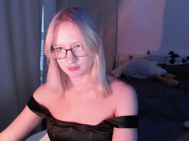 Chloe1love live cam on BongaCams